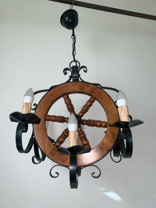 Candelabru rotund din lemn cu fier forjat