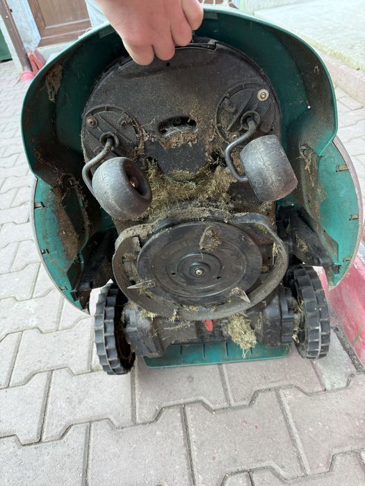 Robot tuns iarba gazon Bosch indego