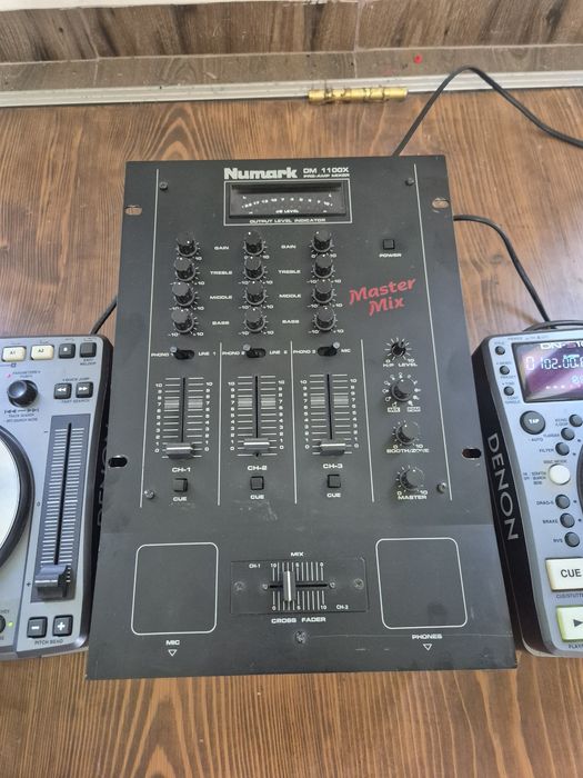 Denon DN S1000 + Numark DM 1100X playere + mixer