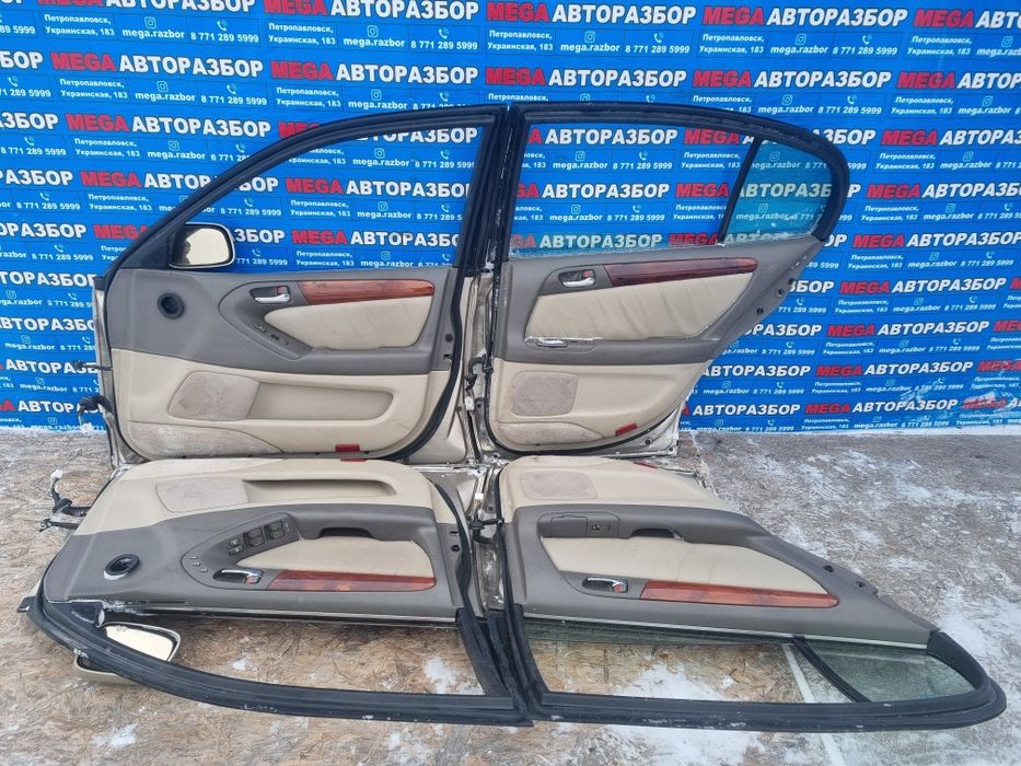 Двери на Lexus gs300.