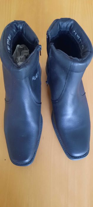 Продавам топли боти