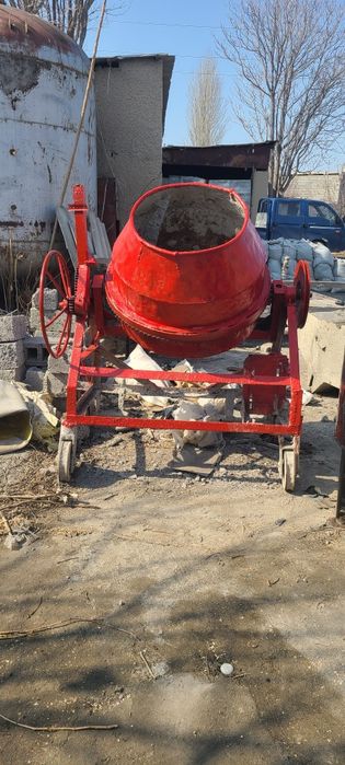 Bruchatka  va Shlakoblok aparatlari  sotiladi yahshi holatda