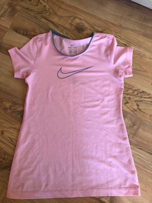 разпродажба на тениски Найк