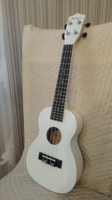 Укулеле концерт. Цвет белый