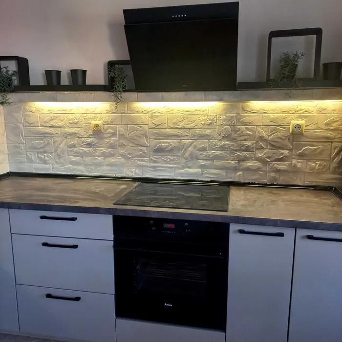 Дава се под наем Тристаен апартамент в Варна, Левски - 98 кв.м за 700 € - Снимка #1