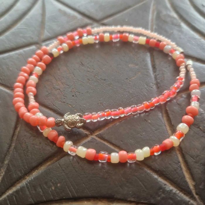 Гривни, гривни за глезен, колиета от мъниста