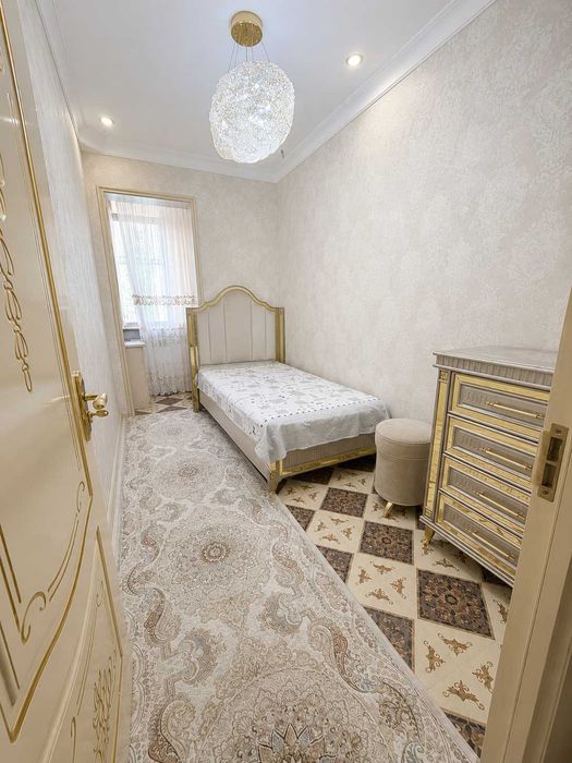 Лабзакда EVRO LUX квартира кизларга без маклер Мустакиллик метро якин