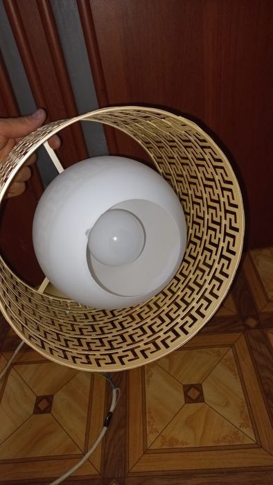 Продам Люстру с плафоном потрон рабочий.