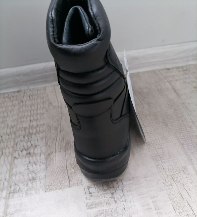 Полицейски кубинки 42 номер.