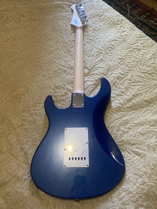 Yamaha Pacifica 012