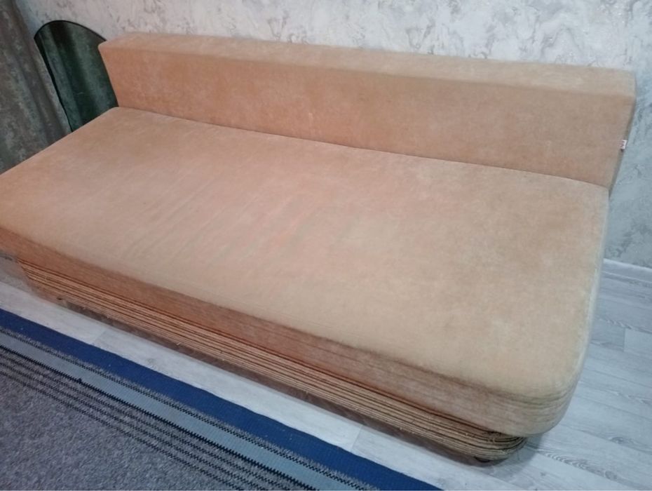 Продам диван. В нормальном состоянии.
