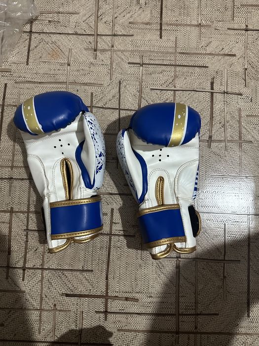 Боксерские перчатки