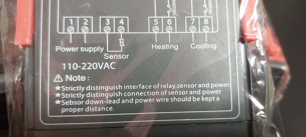 Termostat digital electronic pentru sisteme termice