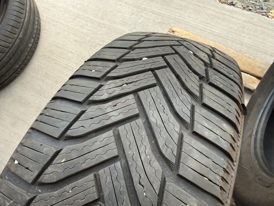 4бр. ОТЛИЧНИ Зимни Гуми 195/65R/15 -MICHELIN- DOT:0520- 6.2мм.+6.0мм.