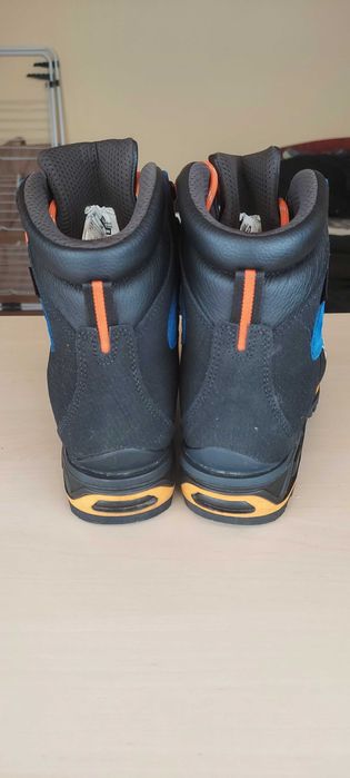 ,,SIMOND - Bocanci de munte pentru aventurile tale "