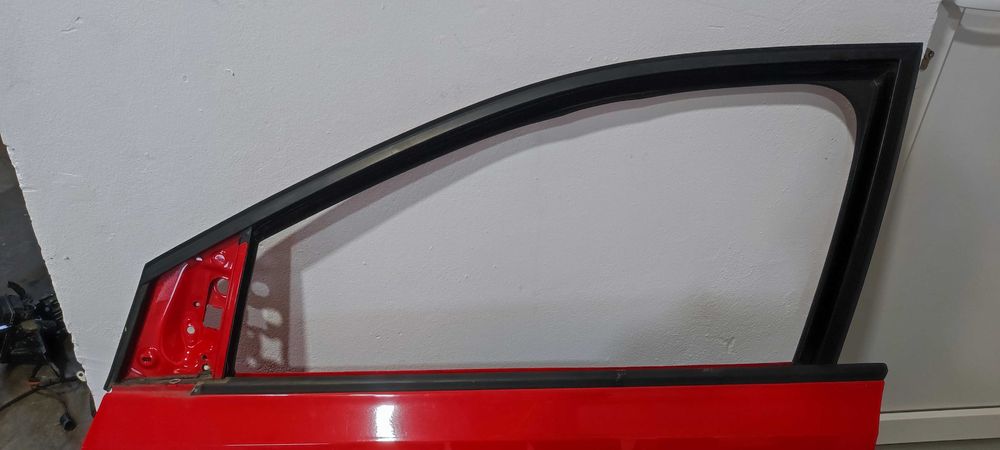 Usa stanga fata volkswagen vw polo 6R 1.2 an 2010 culoare rosu