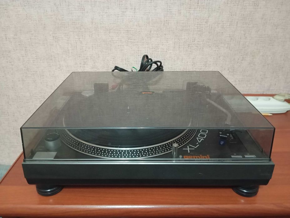 Продам проигрыватель винил дисков GEMINI.