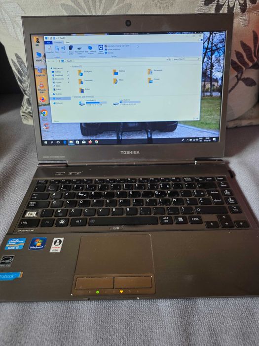 Interfata cu laptop Toshiba Z830  cu procesor I5-2,7gb cu RAM DDR3-6gb