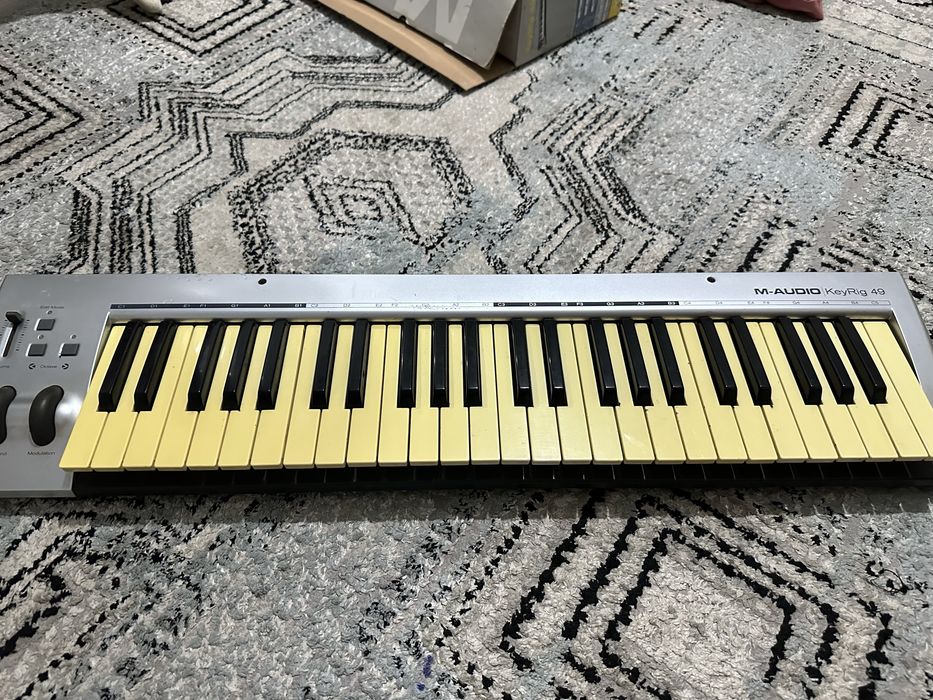 Клавиш M audio