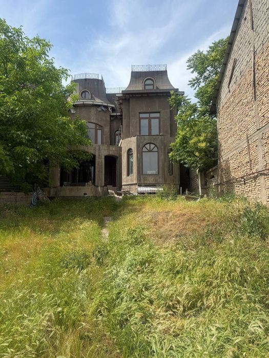 Продаётся Дом, центр Луначарского, МирзоУлугбекский р-н,12 соток