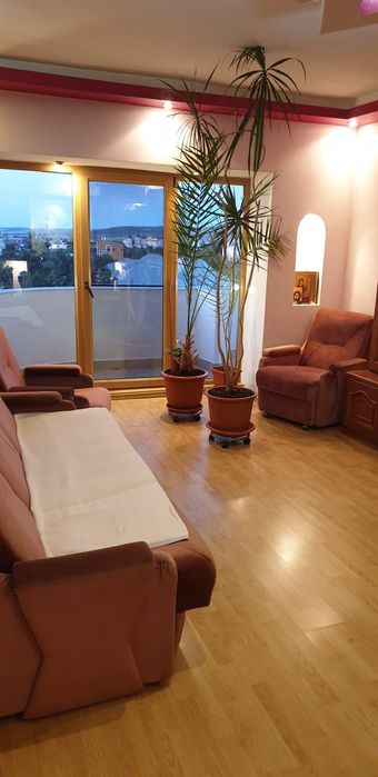 Apartament cu 3 camere, decomandat