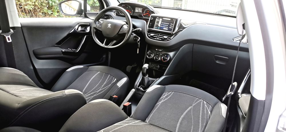 Peugeot 208--An 2014--Diesel 1.6--Revizii doar Peugeot