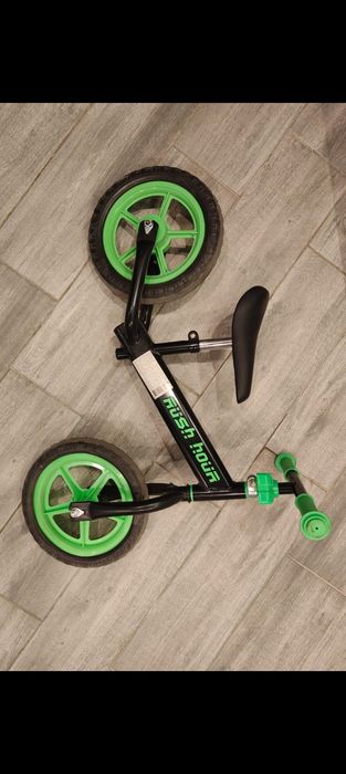 Продам беговел почти новый