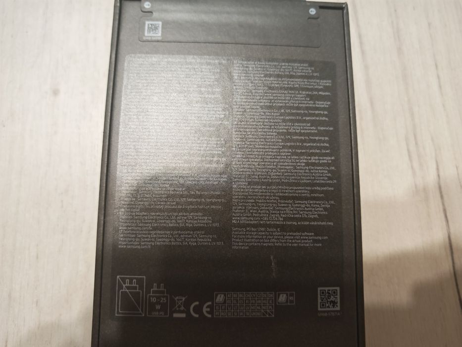 Samsung Galaxy Z Flip 8 256 GB Чисто Нов 24 м Гаранция
