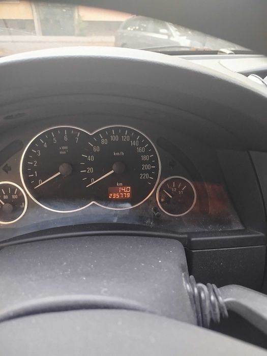 Продавам Опел марива