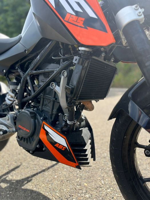 Se vinde ktm duke 125 2015 abs