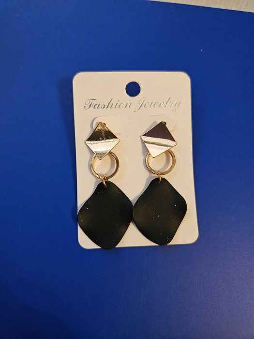 Обеци различни видове