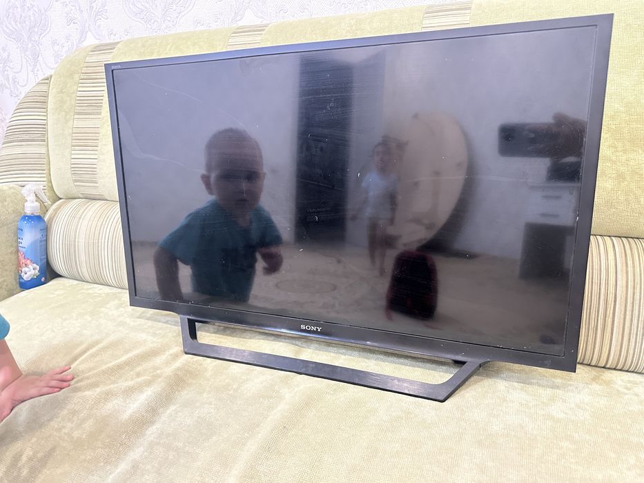 Продам телевизор( разбит экран)