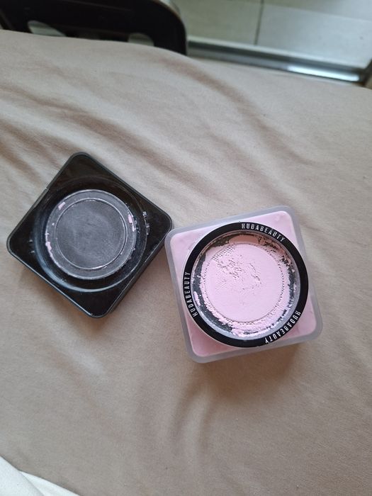 Пудра на hudabeauty