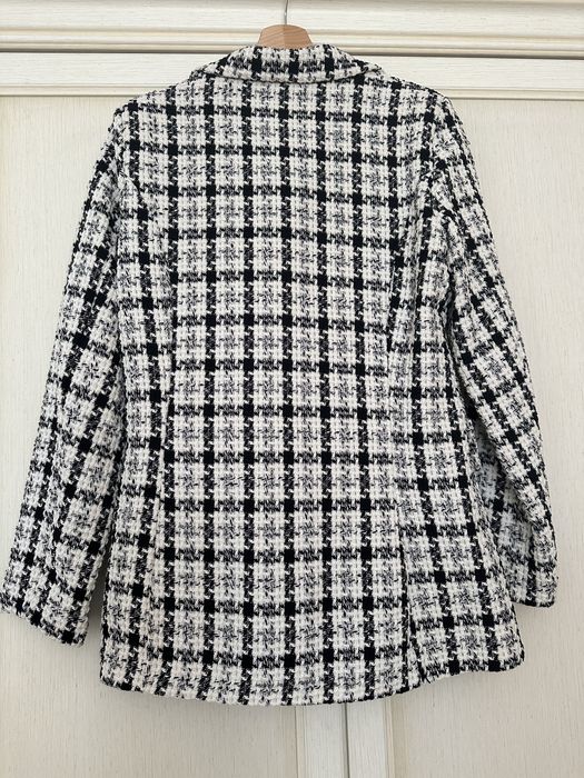 Вталено сако каре черно и бяло
