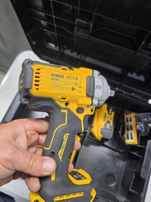 Нов безчетков ударен гаиковерт Dewalt dcf892 2x5ah