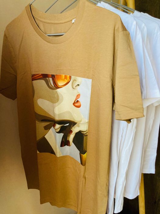 Разпродажба на нови тениски