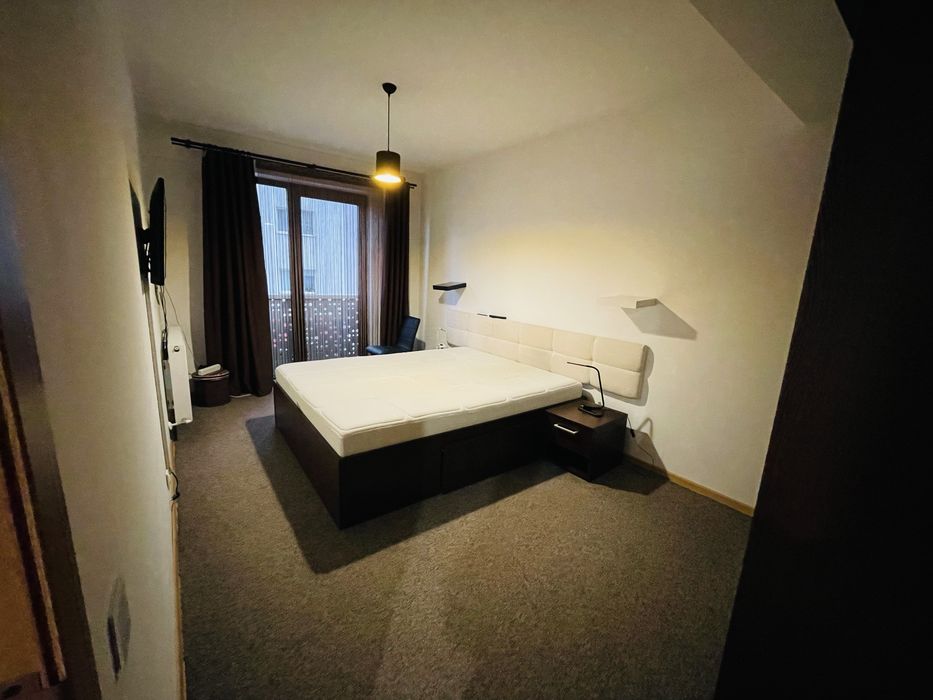 Vand apartament 2 dormitoare + living si bucatarie + parcare subterana in Complex Oaza