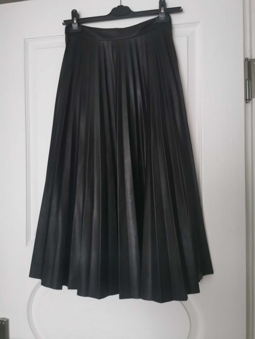 Нова лъскава кожена дълга пола "Stradivarius" "Страдивариус" XS размер