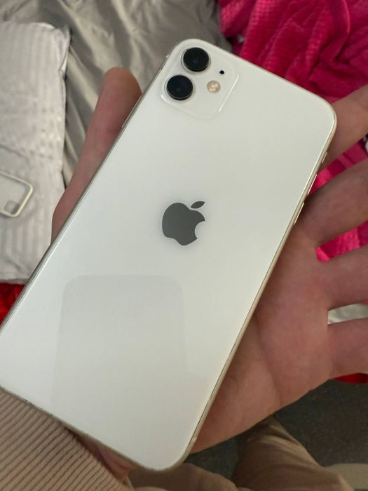 iPhone  11 128г коробки нет