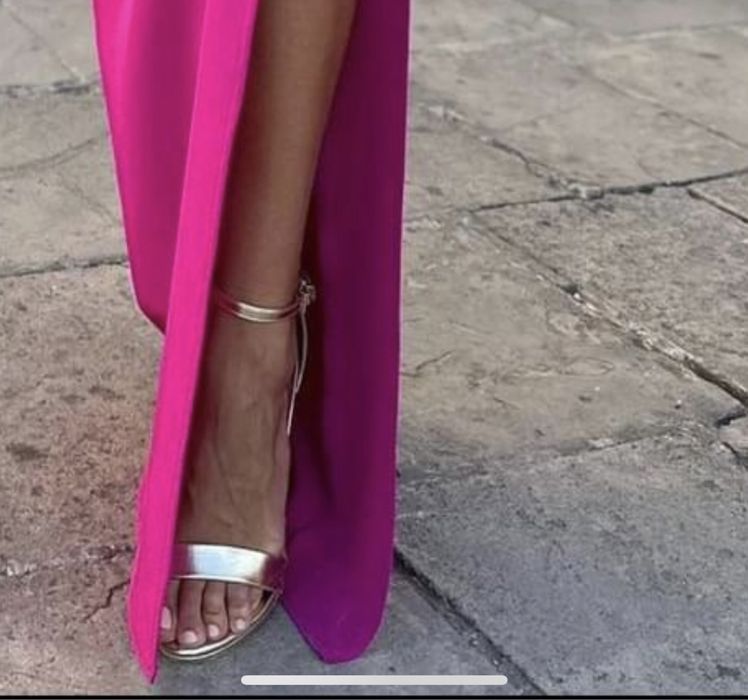 Нови сандали с ток