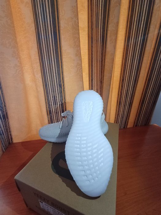 Yeezy Boost 350 V2 Bone