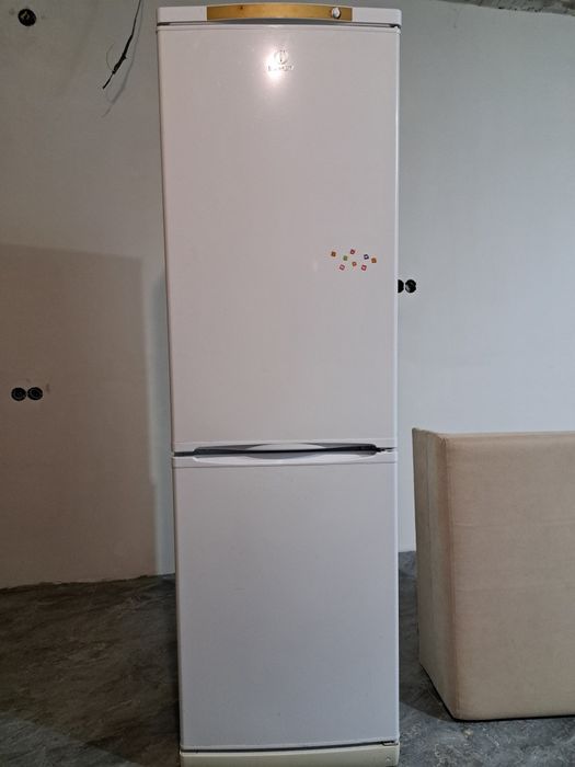 Холодильник Indesit