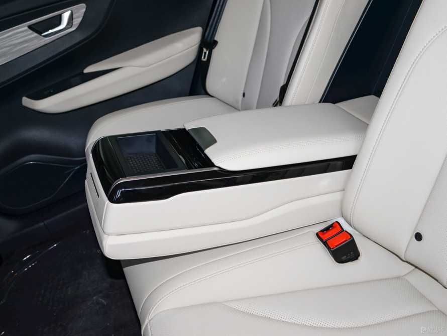HONGQI E-QM5 500 naxt va foizsiz rassrochka