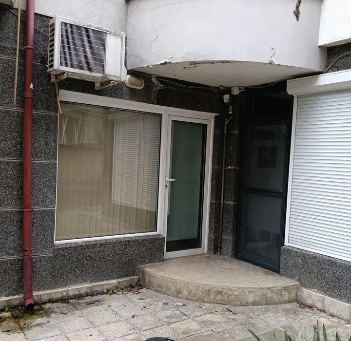 Офис в центъра до хотел Дунав