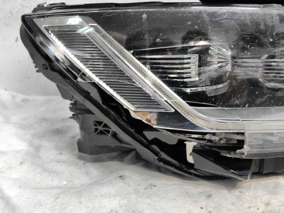 Оригинални  фарове  Vw Passat B8 Full Led