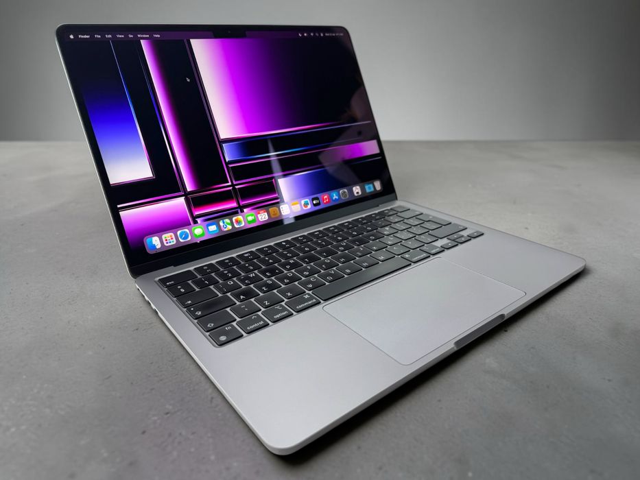 MacBook Air M3 13.6” M3 16RAM 256GB Space Gray 96% Battery!
