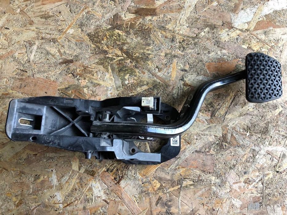 Pedala frana BMW Seria 5 G30 686177105
