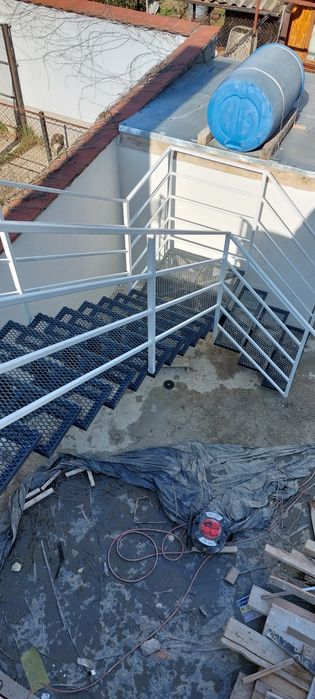 Scari metalice exterioare și interioare