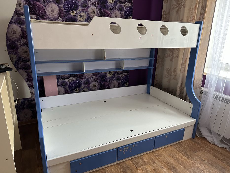 Кровать двухъяросная большая