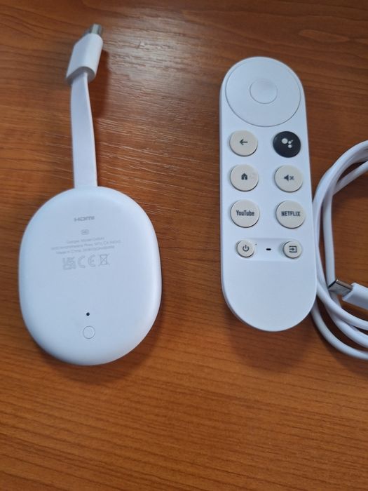 Chromecast cu Google TV (HD) – model G454V, complet cu telecomandă și cablu